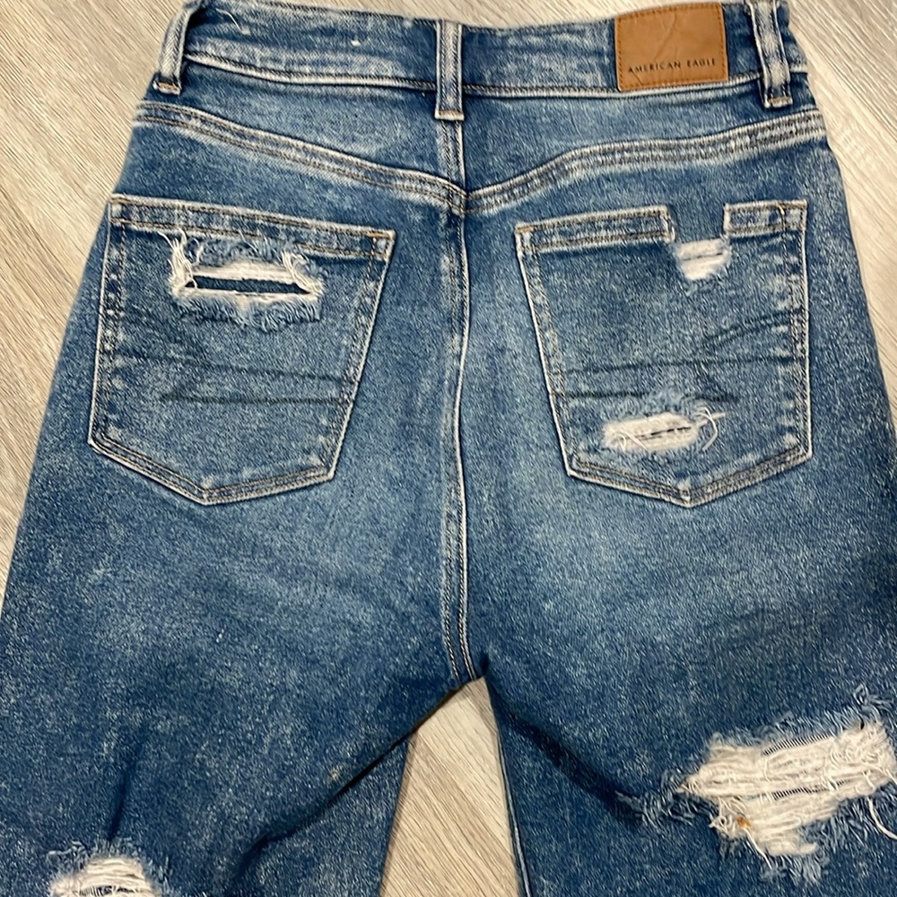 American Eagle 🦅 MOM Jean - Picture 5 of 9